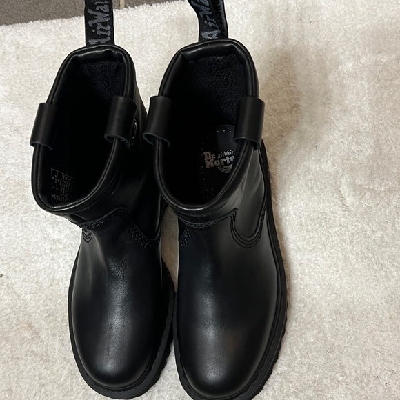 Dr. Martens women’s ankle boots Sz 8 Anistone Lo Leather black bikercore NWOT - Picture 5 of 9